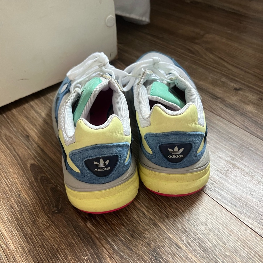 Adidas Falcon